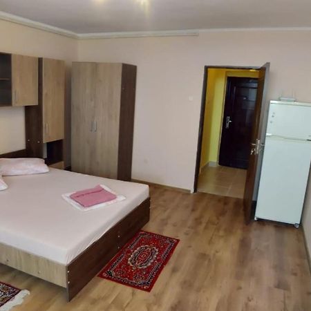 Flora Apartament Appartement Satu Mare Buitenkant foto