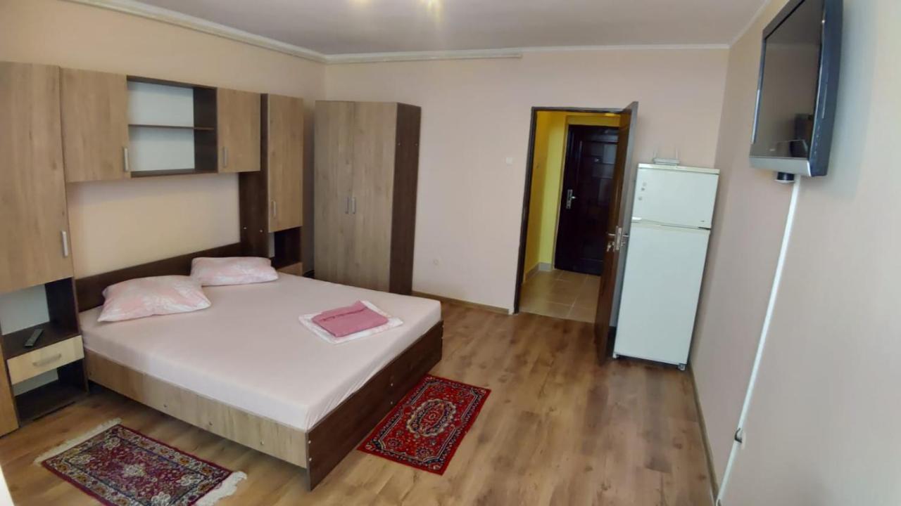 Flora Apartament Appartement Satu Mare Buitenkant foto