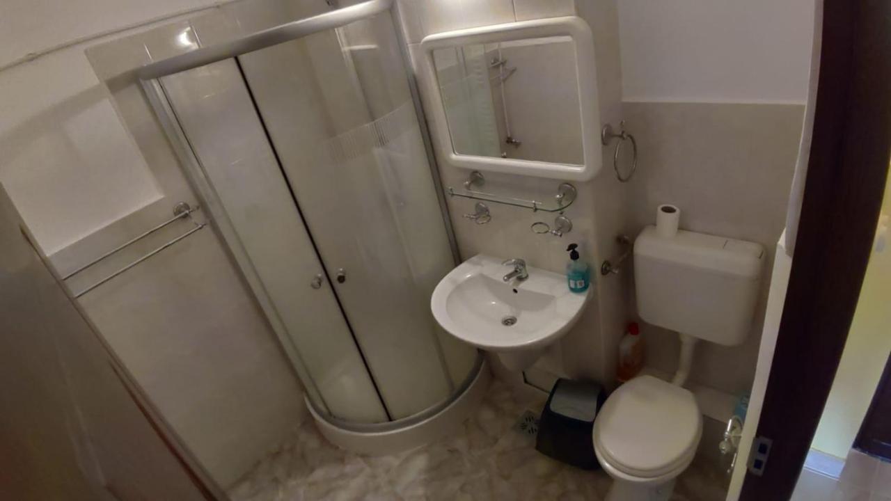 Flora Apartament Appartement Satu Mare Buitenkant foto